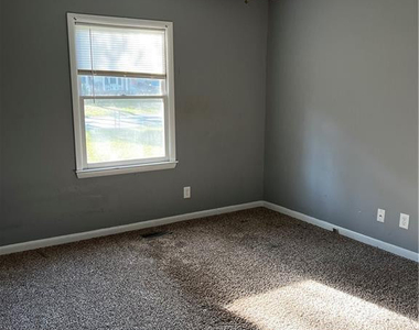 735 Prestige Boulevard - Photo Thumbnail 8
