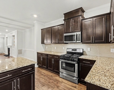 512 Austin View Boulevard - Photo Thumbnail 7