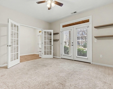 512 Austin View Boulevard - Photo Thumbnail 4