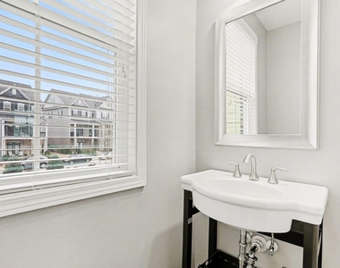 512 Austin View Boulevard - Photo Thumbnail 12