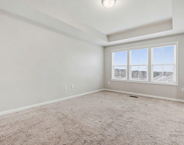 512 Austin View Boulevard - Photo Thumbnail 13
