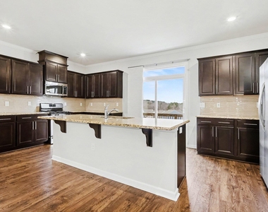 512 Austin View Boulevard - Photo Thumbnail 6