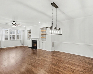 512 Austin View Boulevard - Photo Thumbnail 9