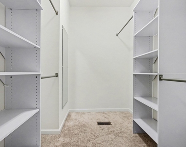512 Austin View Boulevard - Photo Thumbnail 14