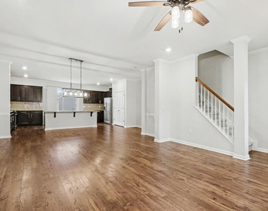512 Austin View Boulevard - Photo Thumbnail 10