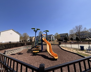512 Austin View Boulevard - Photo Thumbnail 21