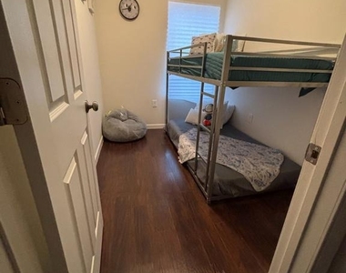 6005 Eads Street Ne - Photo Thumbnail 13