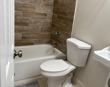 6005 Eads Street Ne - Photo Thumbnail 4