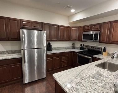 6005 Eads Street Ne - Photo Thumbnail 8
