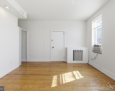 6 Barney Circle Se - Photo Thumbnail 2