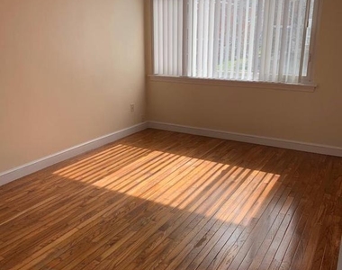126 Webster Street Ne - Photo Thumbnail 2
