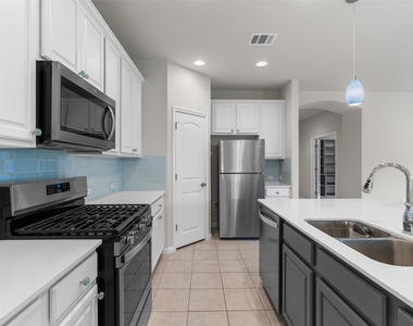 108 Calhoun Ln - Photo Thumbnail 11