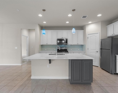 108 Calhoun Ln - Photo Thumbnail 9