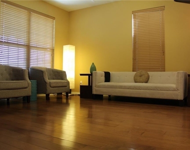 1310 W Parmer Ln - Photo Thumbnail 11