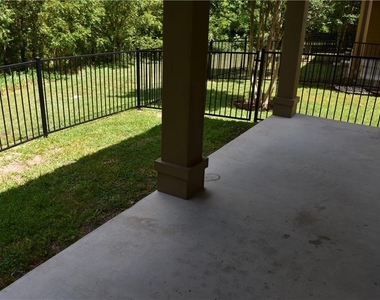 1310 W Parmer Ln - Photo Thumbnail 20