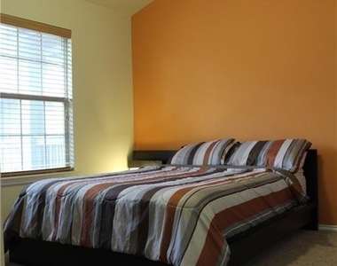 1310 W Parmer Ln - Photo Thumbnail 16