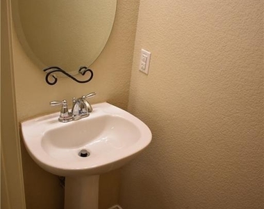 1310 W Parmer Ln - Photo Thumbnail 18