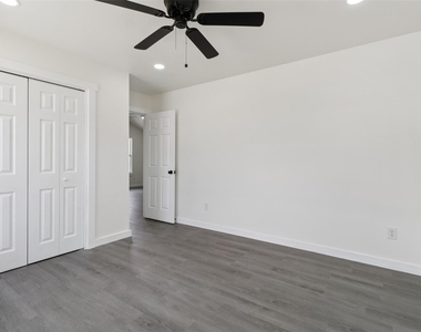 1087 Schubert Ln - Photo Thumbnail 11