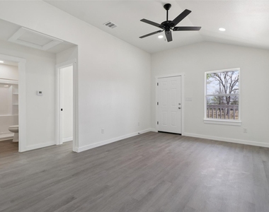 1087 Schubert Ln - Photo Thumbnail 5