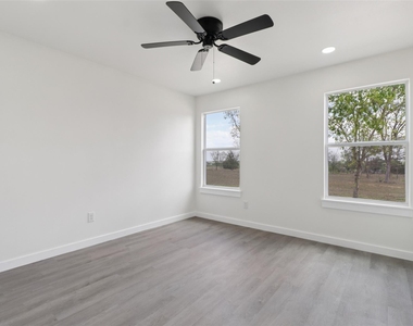 1087 Schubert Ln - Photo Thumbnail 13