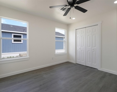 1087 Schubert Ln - Photo Thumbnail 10
