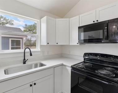 1087 Schubert Ln - Photo Thumbnail 8