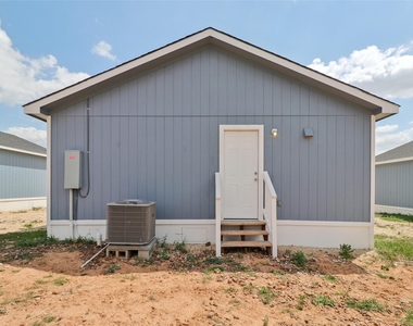 1087 Schubert Ln - Photo Thumbnail 16
