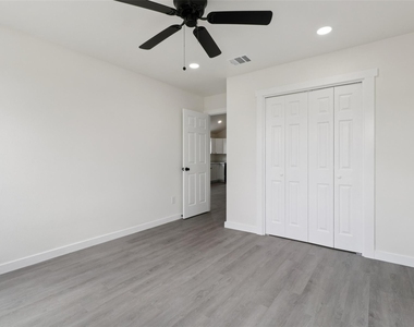 1087 Schubert Ln - Photo Thumbnail 14