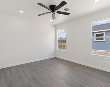 1087 Schubert Ln - Photo Thumbnail 9