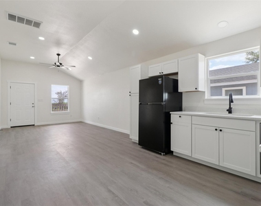 1087 Schubert Ln - Photo Thumbnail 7