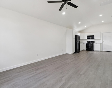 1087 Schubert Ln - Photo Thumbnail 3