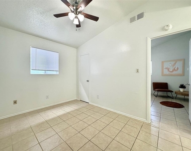 2410 Longview St - Photo Thumbnail 4