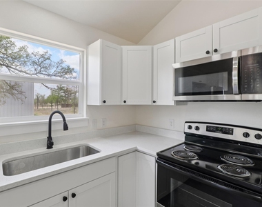 1087 Schubert Ln - Photo Thumbnail 8