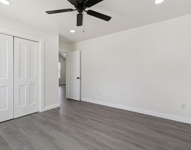 1087 Schubert Ln - Photo Thumbnail 12