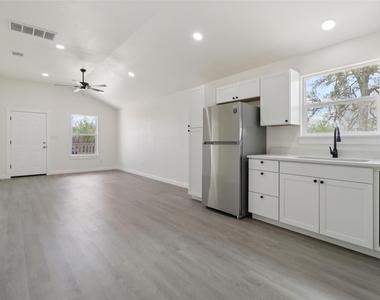 1087 Schubert Ln - Photo Thumbnail 7