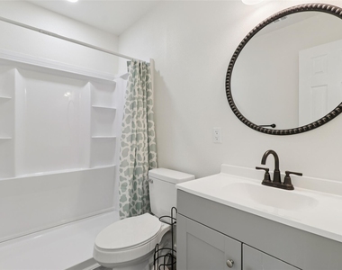 1087 Schubert Ln - Photo Thumbnail 11