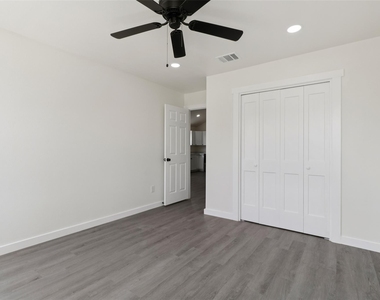 1087 Schubert Ln - Photo Thumbnail 13