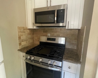 819 E 31st St - Photo Thumbnail 3