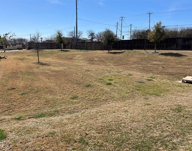 11204 Gadsen Ln - Photo Thumbnail 24