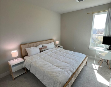 11204 Gadsen Ln - Photo Thumbnail 1