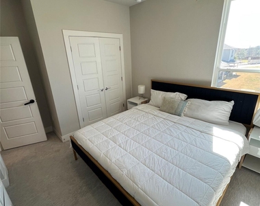 11204 Gadsen Ln - Photo Thumbnail 3