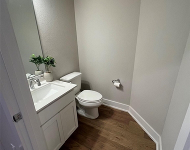 11204 Gadsen Ln - Photo Thumbnail 19