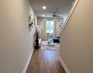 11204 Gadsen Ln - Photo Thumbnail 9