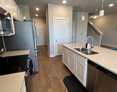 11204 Gadsen Ln - Photo Thumbnail 17