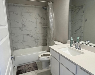 11204 Gadsen Ln - Photo Thumbnail 5