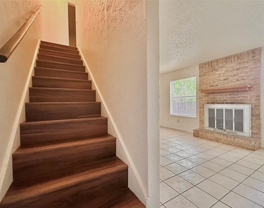 1322 Southport Dr - Photo Thumbnail 2