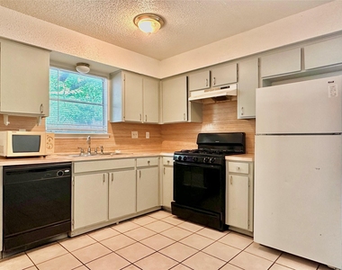 1322 Southport Dr - Photo Thumbnail 3