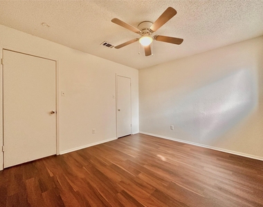 1322 Southport Dr - Photo Thumbnail 4