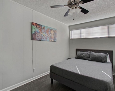 2900 Cole St - Photo Thumbnail 4