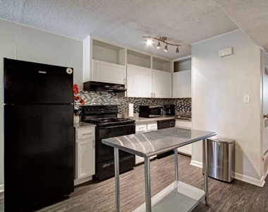 2900 Cole St - Photo Thumbnail 5